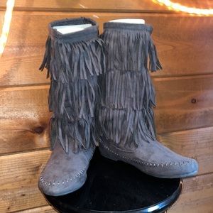 MOCCASIN FRINGE BOOTS NEW GRAY super comfy